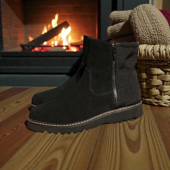 Donald J. Pilner Women’s Black Suede Leather Comfort Lug Boots Side Zip. - Picture 2 of 9